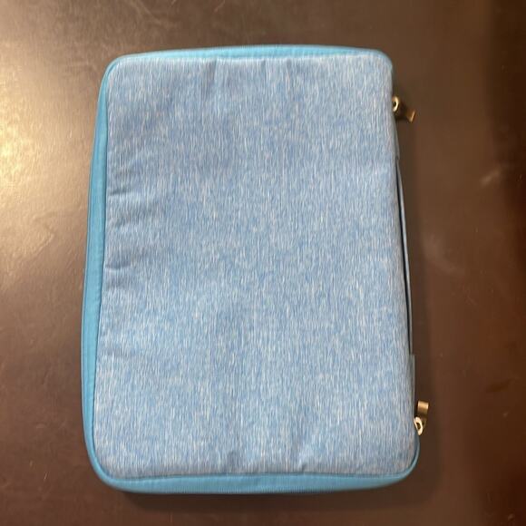 MacBook New Pro 13” shell and blue soft case - Picture 5 of 6